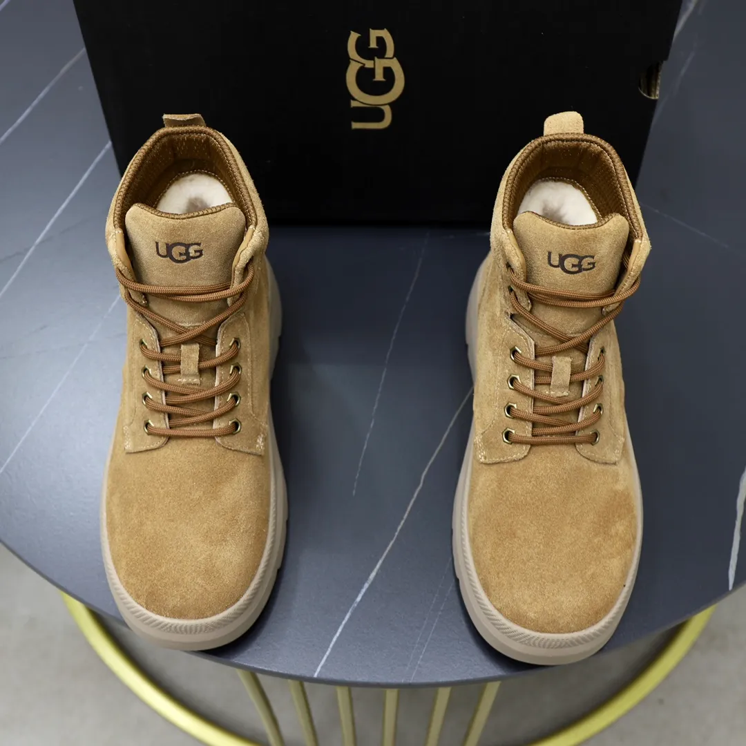 Ex-factory price: 580💰Thick wool imported from Australia Brand: UGG genuine purchase Size: 39-44 (45 customized) Grade: Official website 1:1 Material: First layer of genuine leather waterproof and antifreeze upper Real wool lining Original non-slip and wear-resistant outsole Style category: Men's casual shoes Trendy style Comfortable on the feet Color: Official website color synchronization